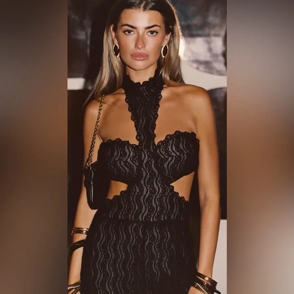 Elegant Black Lace Halter Dress - Picture 5 of 7